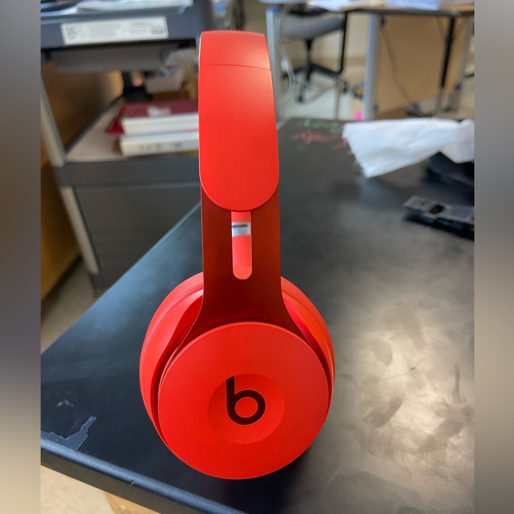Beats Solo Pro